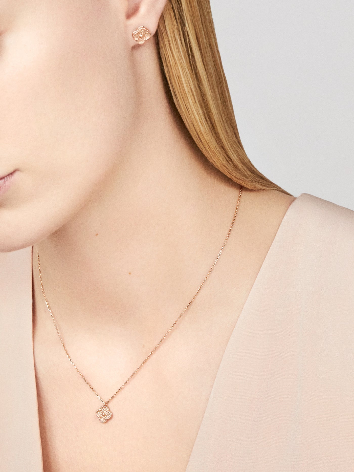 Van Cleef Vintage Alhambra pendant Pink