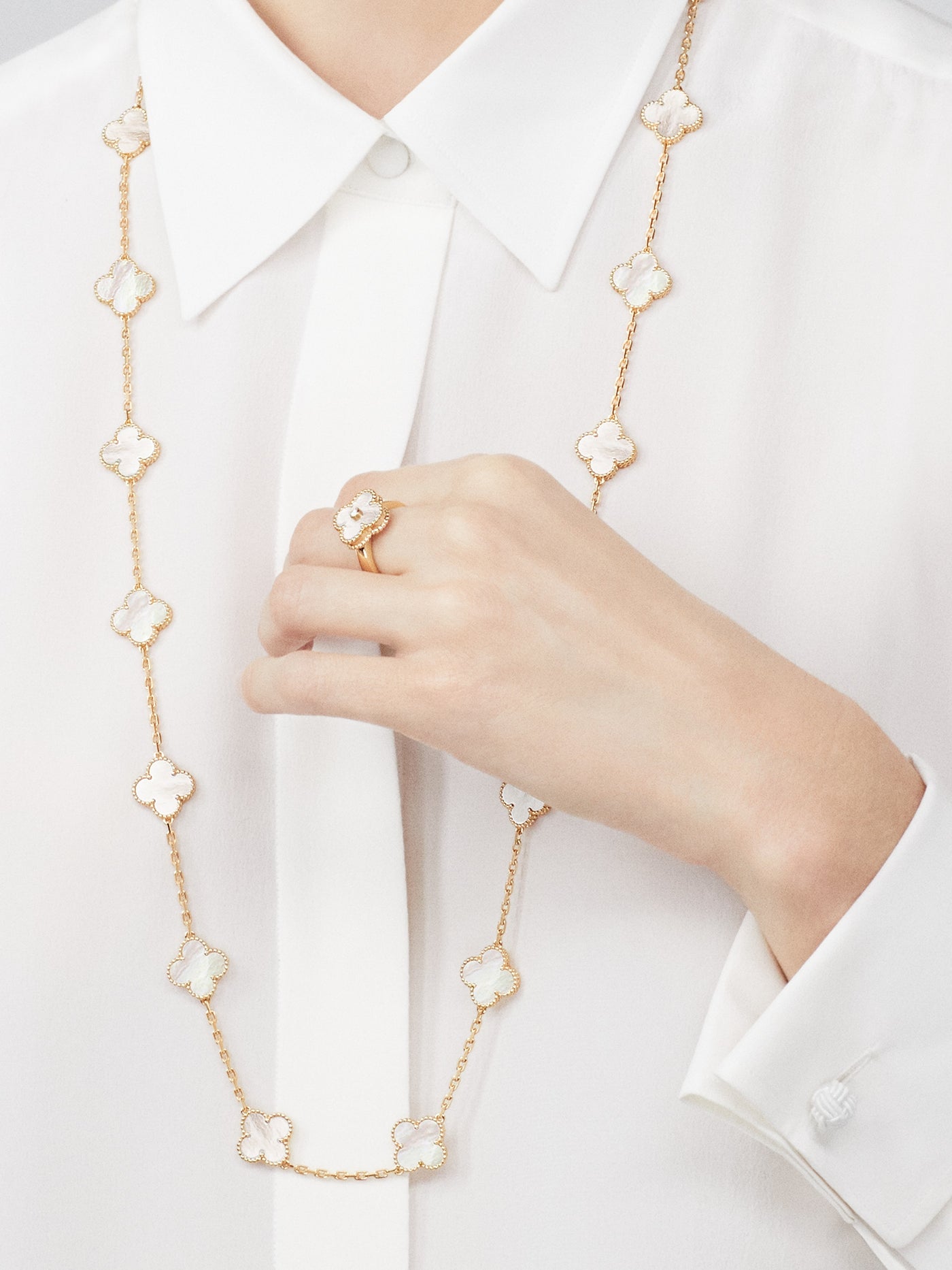 Van Cleef Vintage Alhambra long necklace, 20 motifs White